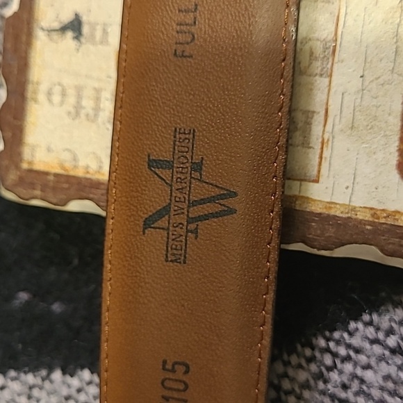 MEN'S  WEARHOUSE full grain ITALIAN leather, Dress Belt Size 42/105 - Picture 7 of 12